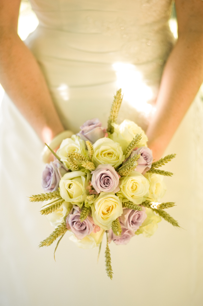 Photographe mariage Dordogne – Bouquet de mariée lumineux et poétique