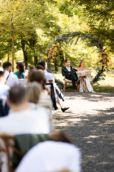 Photographe mariage Corrèze – Cérémonie laïque capturée avec sensibilité et authenticité